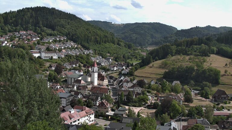 Dieses Bild zeigt eine Webcam-Aufnahme von Ottenhöfen, aufgenommen am Montag, den 10.08.2026 um 16:10 Uhr