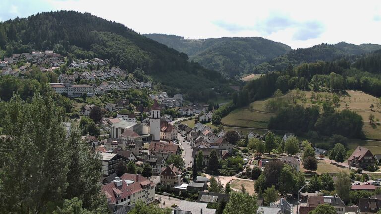 Dieses Bild zeigt eine Webcam-Aufnahme von Ottenhöfen, aufgenommen am Mittwoch, den 05.08.2026 um 12:50 Uhr