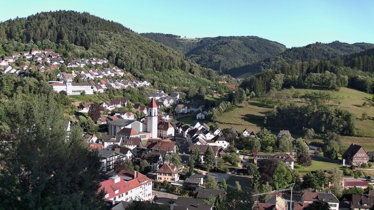 Dieses Bild zeigt eine Webcam-Aufnahme von Ottenhöfen, aufgenommen am Samstag, den 04.07.2026 um 19:30 Uhr