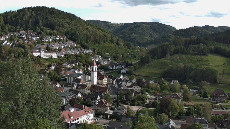 Dieses Bild zeigt eine Webcam-Aufnahme von Ottenhöfen, aufgenommen am Donnerstag, den 17.09.2026 um 17:30 Uhr