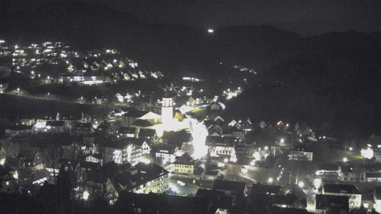 Dieses Bild zeigt eine Webcam-Aufnahme von Ottenhöfen, aufgenommen am Freitag, den 19.12.2025 um 18:10 Uhr