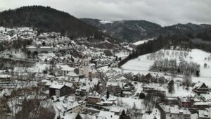 Dieses Bild zeigt eine Webcam-Aufnahme von Ottenhöfen, aufgenommen am Donnerstag, den 08.01.2026 um 08:40 Uhr