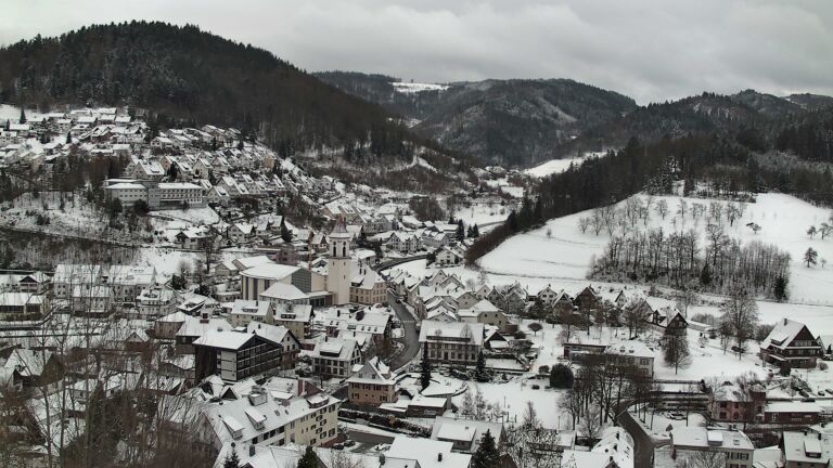 Dieses Bild zeigt eine Webcam-Aufnahme von Ottenhöfen, aufgenommen am Donnerstag, den 08.01.2026 um 08:40 Uhr