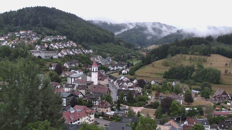 Dieses Bild zeigt eine Webcam-Aufnahme von Ottenhöfen, aufgenommen am Montag, den 27.07.2026 um 06:20 Uhr