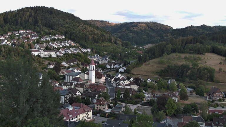 Dieses Bild zeigt eine Webcam-Aufnahme von Ottenhöfen, aufgenommen am Donnerstag, den 20.08.2026 um 20:10 Uhr