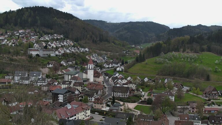 Dieses Bild zeigt eine Webcam-Aufnahme von Ottenhöfen, aufgenommen am Samstag, den 11.04.2026 um 17:30 Uhr