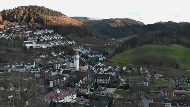 Dieses Bild zeigt eine Webcam-Aufnahme von Ottenhöfen, aufgenommen am Sonntag, den 01.03.2026 um 17:30 Uhr