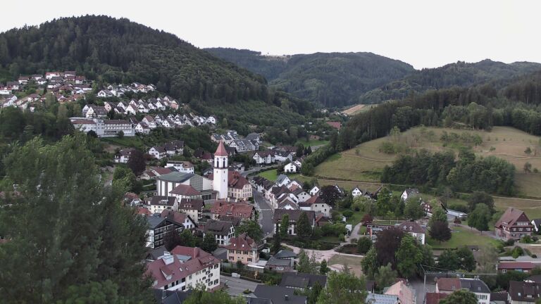 Dieses Bild zeigt eine Webcam-Aufnahme von Ottenhöfen, aufgenommen am Sonntag, den 12.07.2026 um 05:30 Uhr