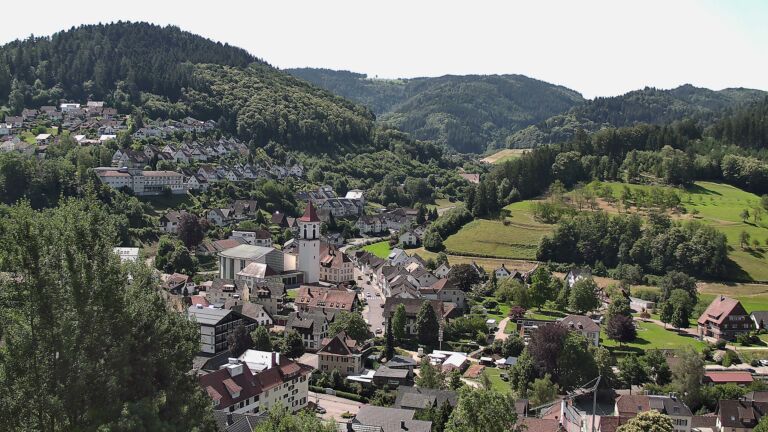 Dieses Bild zeigt eine Webcam-Aufnahme von Ottenhöfen, aufgenommen am Samstag, den 20.06.2026 um 11:10 Uhr