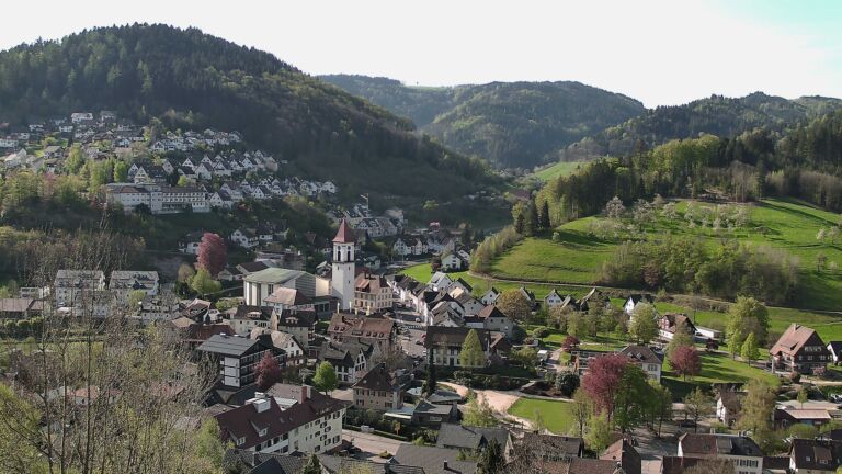 Dieses Bild zeigt eine Webcam-Aufnahme von Ottenhöfen, aufgenommen am Samstag, den 18.04.2026 um 09:30 Uhr