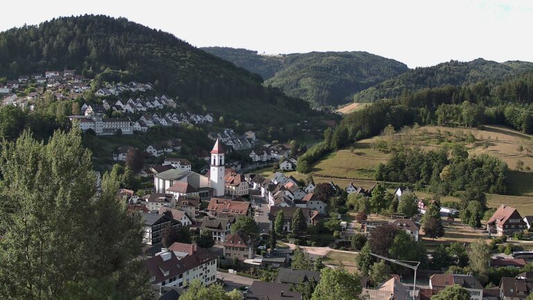 Dieses Bild zeigt eine Webcam-Aufnahme von Ottenhöfen, aufgenommen am Dienstag, den 21.07.2026 um 08:20 Uhr