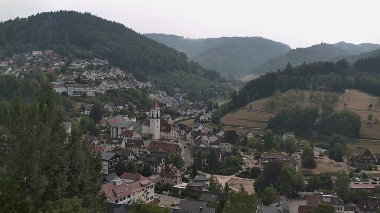 Dieses Bild zeigt eine Webcam-Aufnahme von Ottenhöfen, aufgenommen am Sonntag, den 16.08.2026 um 14:10 Uhr