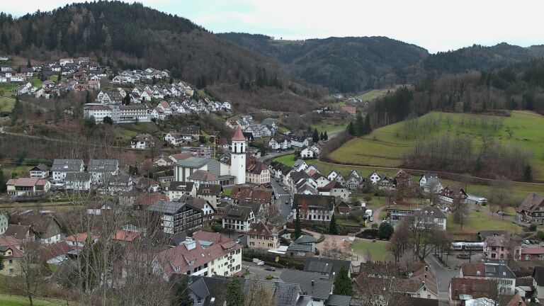 Dieses Bild zeigt eine Webcam-Aufnahme von Ottenhöfen, aufgenommen am Freitag, den 19.12.2025 um 12:30 Uhr