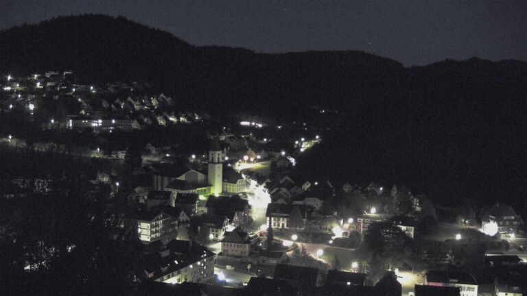 Dieses Bild zeigt eine Webcam-Aufnahme von Ottenhöfen, aufgenommen am Montag, den 27.04.2026 um 05:00 Uhr