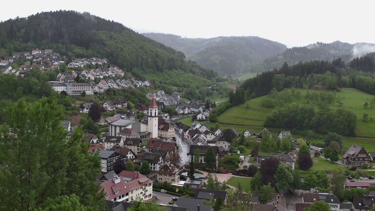 Dieses Bild zeigt eine Webcam-Aufnahme von Ottenhöfen, aufgenommen am Mittwoch, den 06.05.2026 um 18:10 Uhr