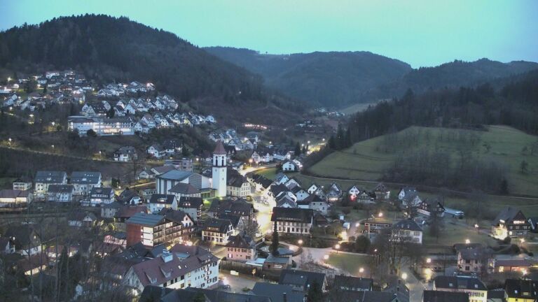 Dieses Bild zeigt eine Webcam-Aufnahme von Ottenhöfen, aufgenommen am Freitag, den 13.02.2026 um 18:10 Uhr