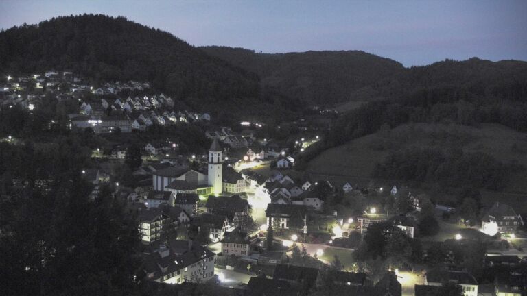 Dieses Bild zeigt eine Webcam-Aufnahme von Ottenhöfen, aufgenommen am Sonntag, den 10.05.2026 um 05:00 Uhr