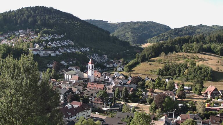 Dieses Bild zeigt eine Webcam-Aufnahme von Ottenhöfen, aufgenommen am Samstag, den 25.07.2026 um 08:20 Uhr