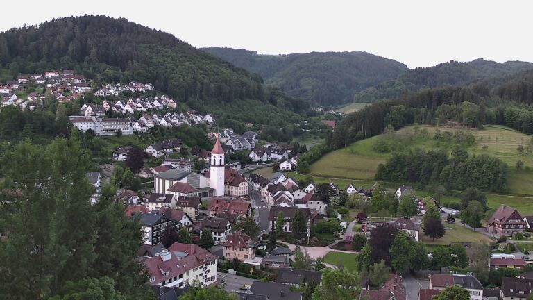 Dieses Bild zeigt eine Webcam-Aufnahme von Ottenhöfen, aufgenommen am Dienstag, den 26.05.2026 um 05:40 Uhr