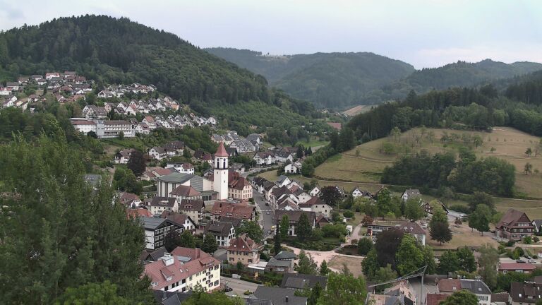 Dieses Bild zeigt eine Webcam-Aufnahme von Ottenhöfen, aufgenommen am Freitag, den 31.07.2026 um 15:50 Uhr