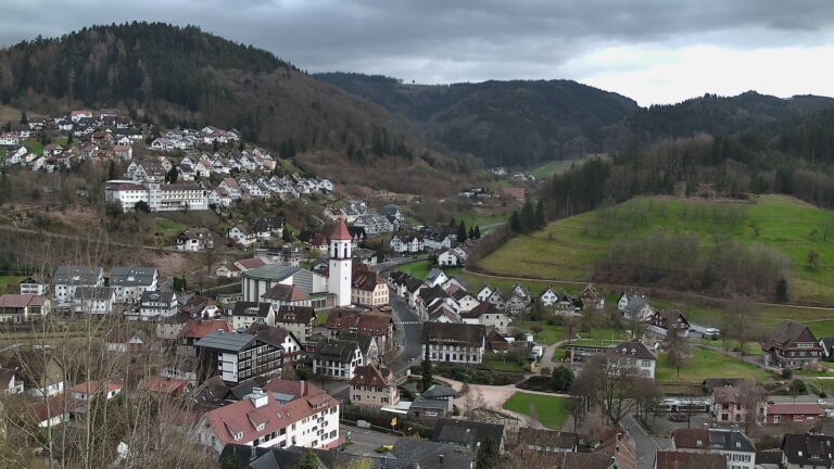 Dieses Bild zeigt eine Webcam-Aufnahme von Ottenhöfen, aufgenommen am Montag, den 16.03.2026 um 16:50 Uhr