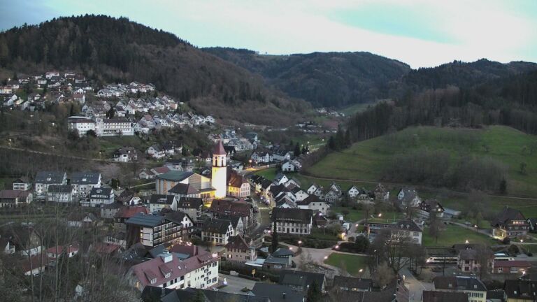 Dieses Bild zeigt eine Webcam-Aufnahme von Ottenhöfen, aufgenommen am Samstag, den 04.04.2026 um 20:20 Uhr