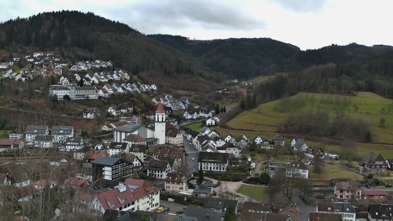 Dieses Bild zeigt eine Webcam-Aufnahme von Ottenhöfen, aufgenommen am Dienstag, den 10.02.2026 um 16:10 Uhr