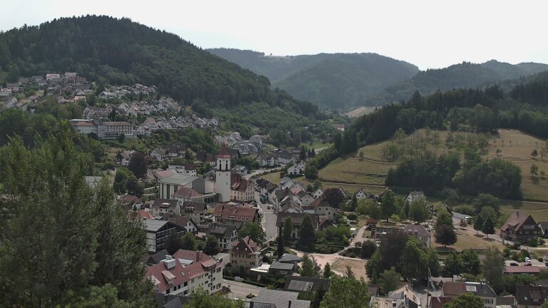 Dieses Bild zeigt eine Webcam-Aufnahme von Ottenhöfen, aufgenommen am Freitag, den 31.07.2026 um 13:20 Uhr