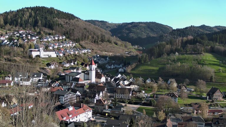 Dieses Bild zeigt eine Webcam-Aufnahme von Ottenhöfen, aufgenommen am Dienstag, den 07.04.2026 um 18:40 Uhr