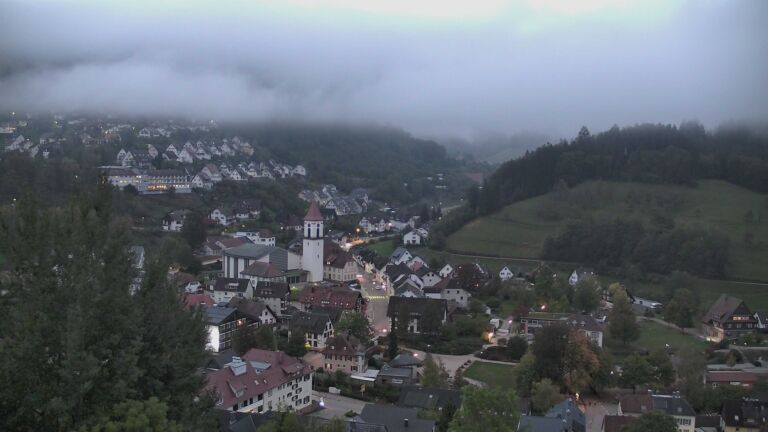 Dieses Bild zeigt eine Webcam-Aufnahme von Ottenhöfen, aufgenommen am Sonntag, den 18.10.2026 um 18:40 Uhr