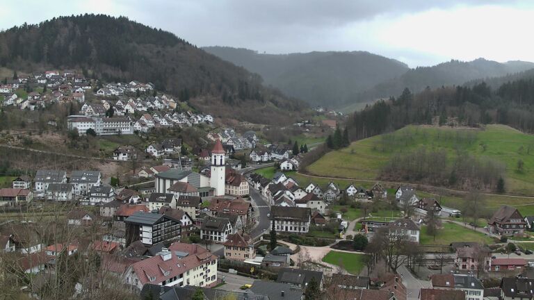 Dieses Bild zeigt eine Webcam-Aufnahme von Ottenhöfen, aufgenommen am Montag, den 16.03.2026 um 13:50 Uhr