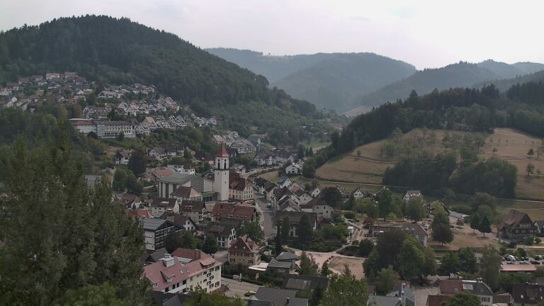 Dieses Bild zeigt eine Webcam-Aufnahme von Ottenhöfen, aufgenommen am Sonntag, den 16.08.2026 um 14:20 Uhr