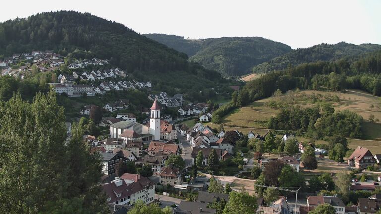 Dieses Bild zeigt eine Webcam-Aufnahme von Ottenhöfen, aufgenommen am Donnerstag, den 30.07.2026 um 08:10 Uhr