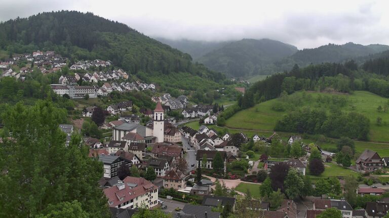 Dieses Bild zeigt eine Webcam-Aufnahme von Ottenhöfen, aufgenommen am Dienstag, den 05.05.2026 um 15:10 Uhr