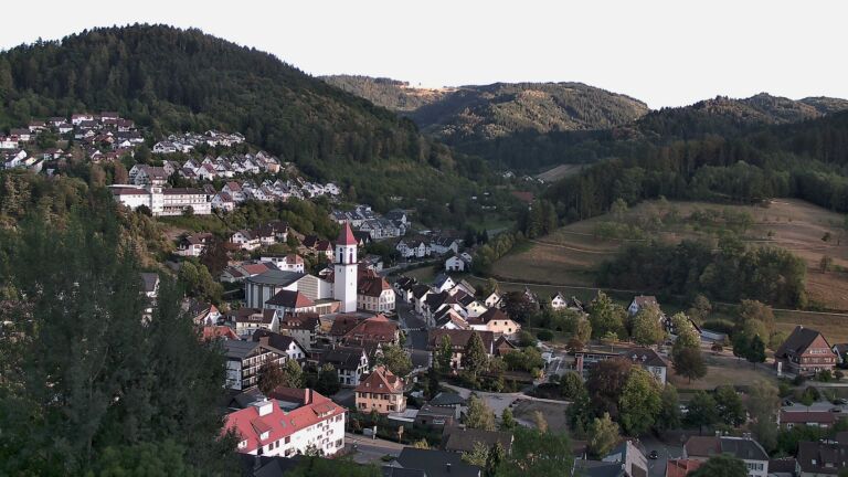 Dieses Bild zeigt eine Webcam-Aufnahme von Ottenhöfen, aufgenommen am Mittwoch, den 19.08.2026 um 19:30 Uhr