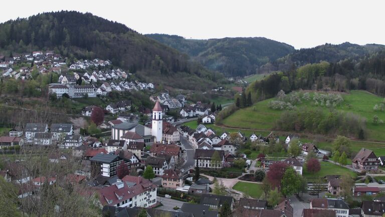 Dieses Bild zeigt eine Webcam-Aufnahme von Ottenhöfen, aufgenommen am Samstag, den 18.04.2026 um 06:30 Uhr