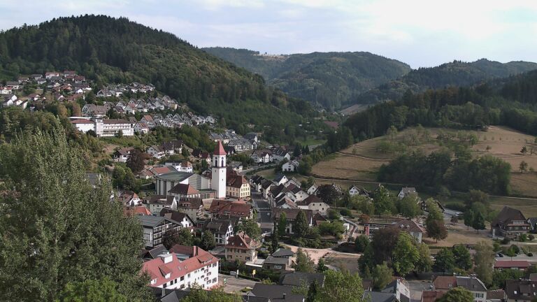 Dieses Bild zeigt eine Webcam-Aufnahme von Ottenhöfen, aufgenommen am Sonntag, den 16.08.2026 um 17:40 Uhr