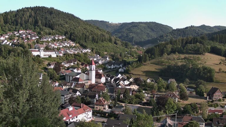 Dieses Bild zeigt eine Webcam-Aufnahme von Ottenhöfen, aufgenommen am Samstag, den 01.08.2026 um 19:00 Uhr
