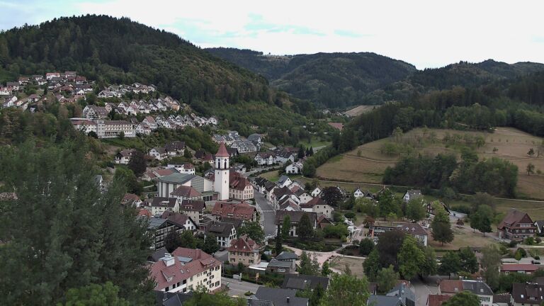 Dieses Bild zeigt eine Webcam-Aufnahme von Ottenhöfen, aufgenommen am Montag, den 24.08.2026 um 19:30 Uhr