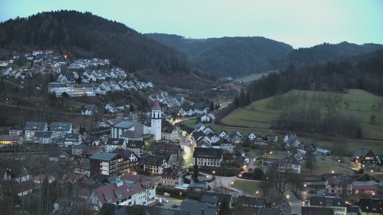 Dieses Bild zeigt eine Webcam-Aufnahme von Ottenhöfen, aufgenommen am Freitag, den 13.02.2026 um 18:00 Uhr