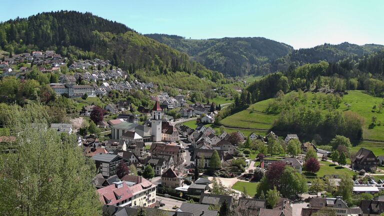 Dieses Bild zeigt eine Webcam-Aufnahme von Ottenhöfen, aufgenommen am Samstag, den 25.04.2026 um 14:40 Uhr