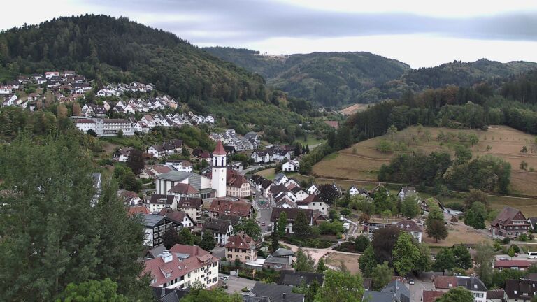 Dieses Bild zeigt eine Webcam-Aufnahme von Ottenhöfen, aufgenommen am Mittwoch, den 19.08.2026 um 07:30 Uhr