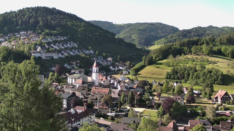 Dieses Bild zeigt eine Webcam-Aufnahme von Ottenhöfen, aufgenommen am Samstag, den 23.05.2026 um 08:20 Uhr
