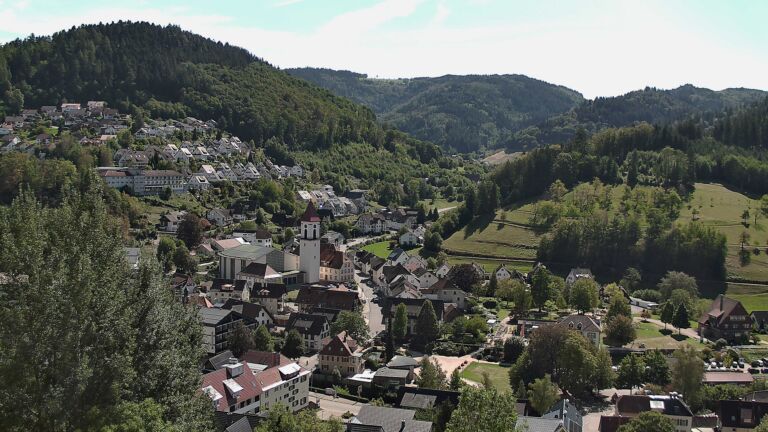 Dieses Bild zeigt eine Webcam-Aufnahme von Ottenhöfen, aufgenommen am Samstag, den 12.09.2026 um 13:40 Uhr