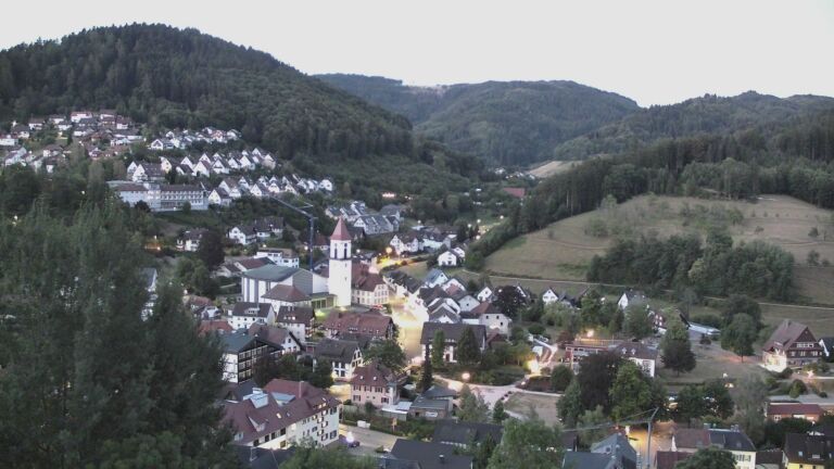 Dieses Bild zeigt eine Webcam-Aufnahme von Ottenhöfen, aufgenommen am Donnerstag, den 06.08.2026 um 05:30 Uhr