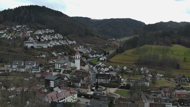 Dieses Bild zeigt eine Webcam-Aufnahme von Ottenhöfen, aufgenommen am Freitag, den 13.02.2026 um 14:00 Uhr