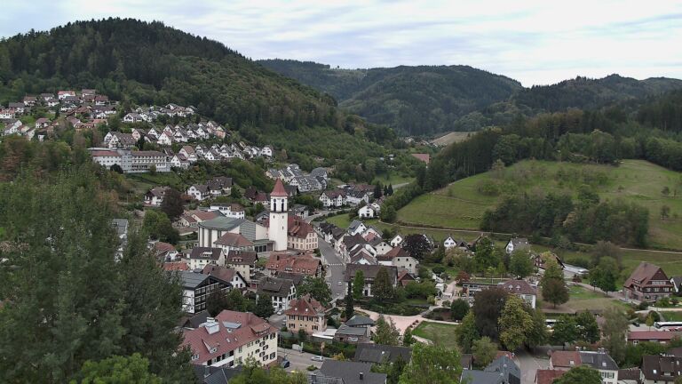 Dieses Bild zeigt eine Webcam-Aufnahme von Ottenhöfen, aufgenommen am Donnerstag, den 24.09.2026 um 17:10 Uhr