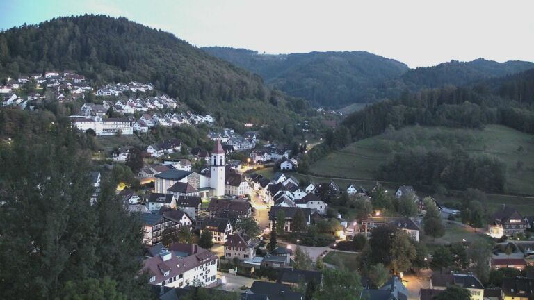 Dieses Bild zeigt eine Webcam-Aufnahme von Ottenhöfen, aufgenommen am Samstag, den 03.10.2026 um 19:30 Uhr
