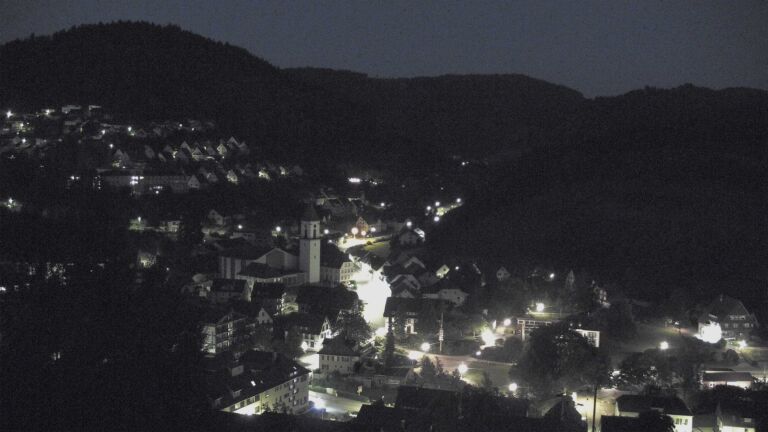 Dieses Bild zeigt eine Webcam-Aufnahme von Ottenhöfen, aufgenommen am Dienstag, den 23.06.2026 um 04:00 Uhr