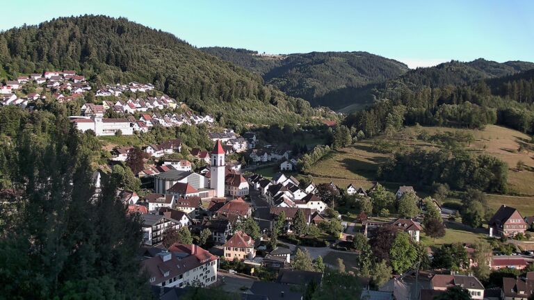 Dieses Bild zeigt eine Webcam-Aufnahme von Ottenhöfen, aufgenommen am Freitag, den 10.07.2026 um 20:00 Uhr